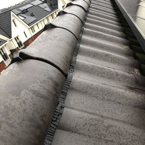 De diensten van dakspecialist in Renkum Nieuwe laag bitumen